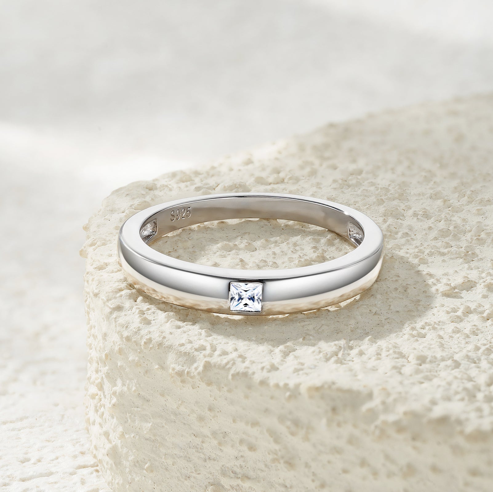 Engraved With Top-quality Moissanite, This Luxurious And Fashionable Minimalist Jewelry Set Features Exquisite Silver Accessories For Ladies. Made Of S925 Silver With Electroplated Platinum.